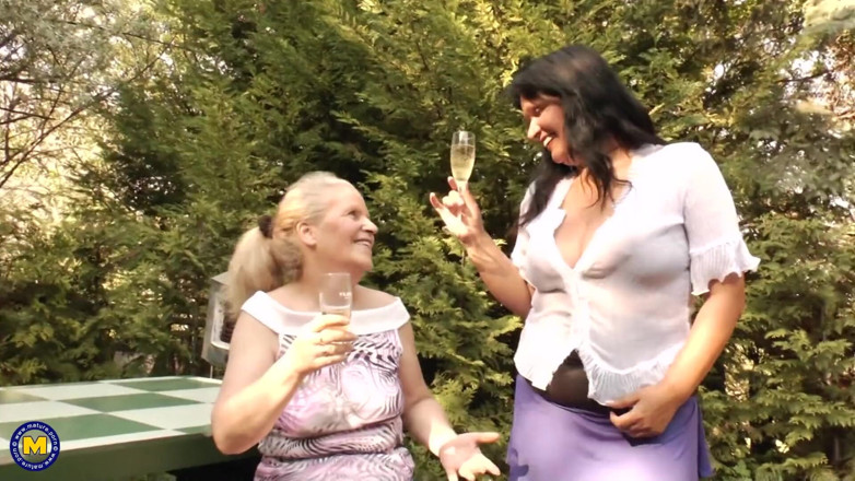 Mature NL: Divoká lesbická orgie s nadrženými zralými milfkami