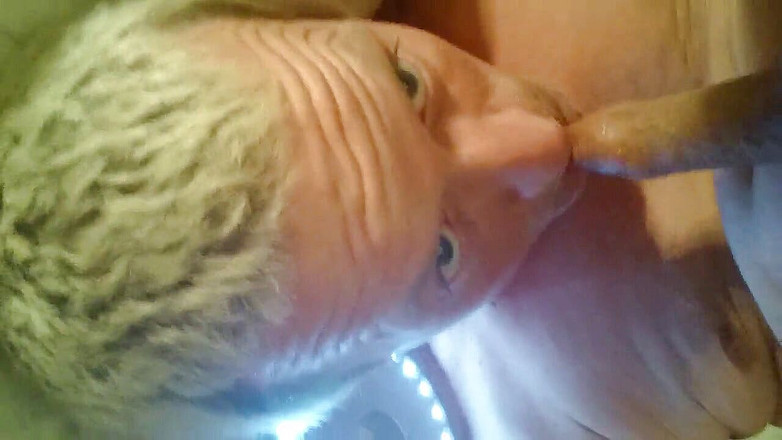 Lov2selfsuck: Intenzivní orgasmus z kouření sperma v ústech