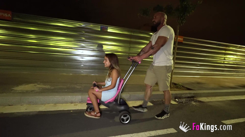 FAKings: Drobna laska Munequita Enfadada próbuje Marvels of Hardcore Sex!