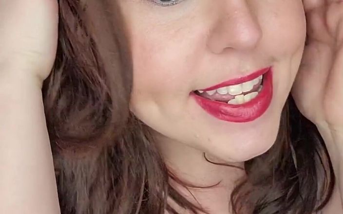 KinkyKatie: 所以我完全要删除这个，我非常渴望看这个，但你们告诉我你喜欢我的怪异