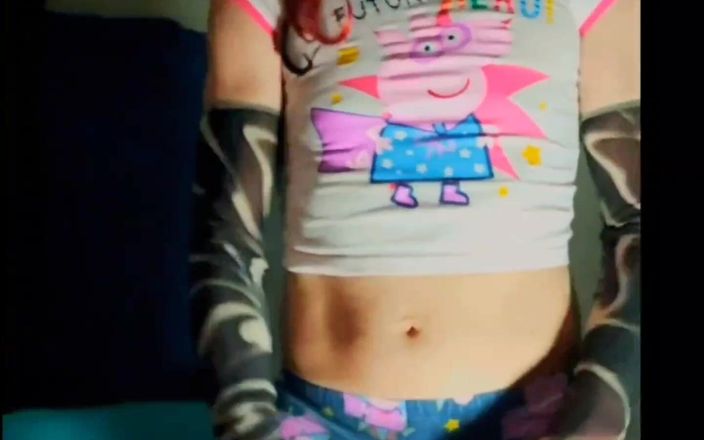 Lizzaali: Escalando en mi baño desnudo y corrida en mis pequeños...