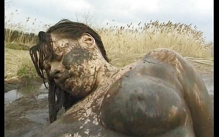 Horny Two really wet MILFs: Chubby girl is getting screwed outdoors in the mud