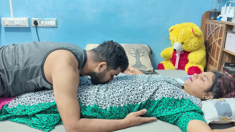 Vaigavarun Feet romance: Mallu Wife Pussy Rub and Kissing with Boobs Press and...