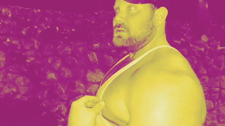 Jack stacked: 체육관이 주차장에서 구부러진 후