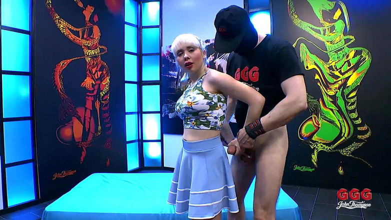 GGG John Thompson Studio: Ggg John Thompson - Yaşlı Komşu Genç Bahçıvanı Yırtıyor