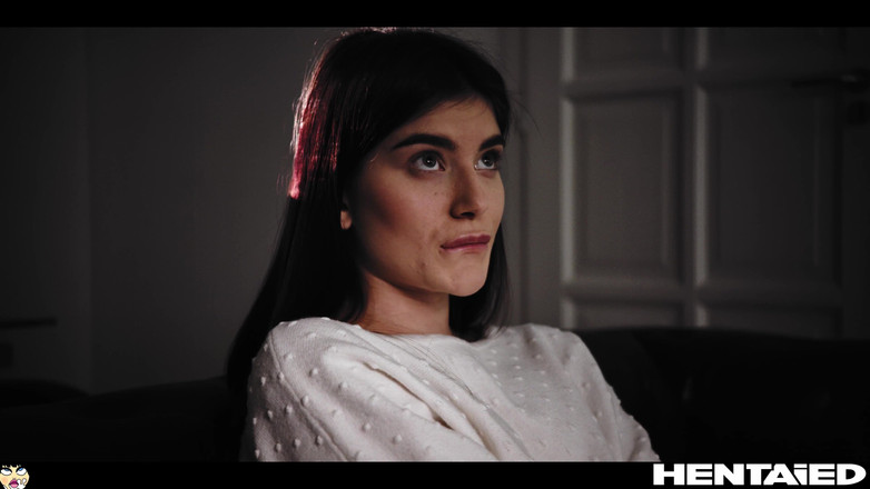 Hentaied: Real life hentai - Stephany está cachonda en el cine y...