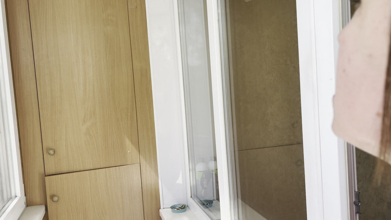 Hottie goddess: Scuiparea cu precizie a salivei mângâie și trail-uri de practicantă