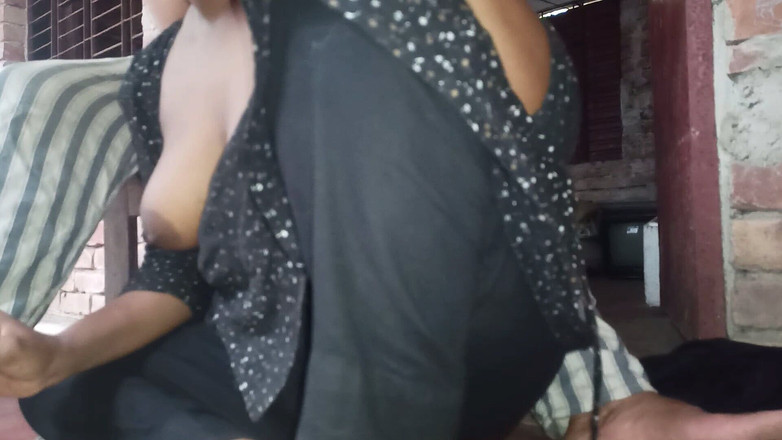 Skakoi: बॉयफ्रेंड के साथ बांग्ला असली देसी भाभी