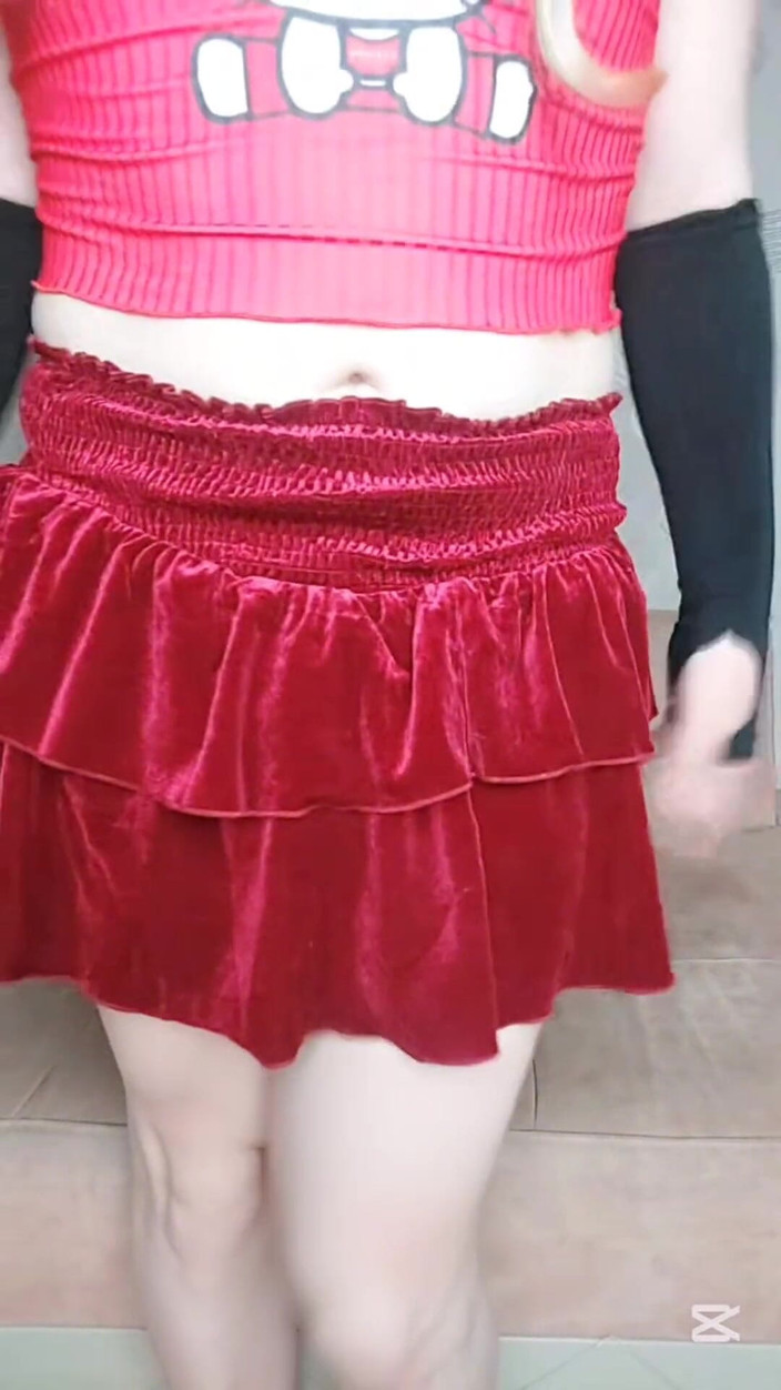 Kitty_Cross: bbw 金发femboy 模特角色扮演者