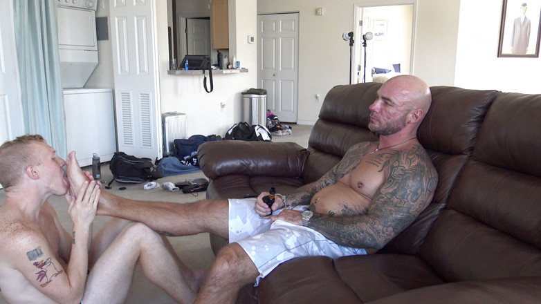 MasculineJason - Jason Collins: Adoration des pieds/soumission/ignorée/vapotage !