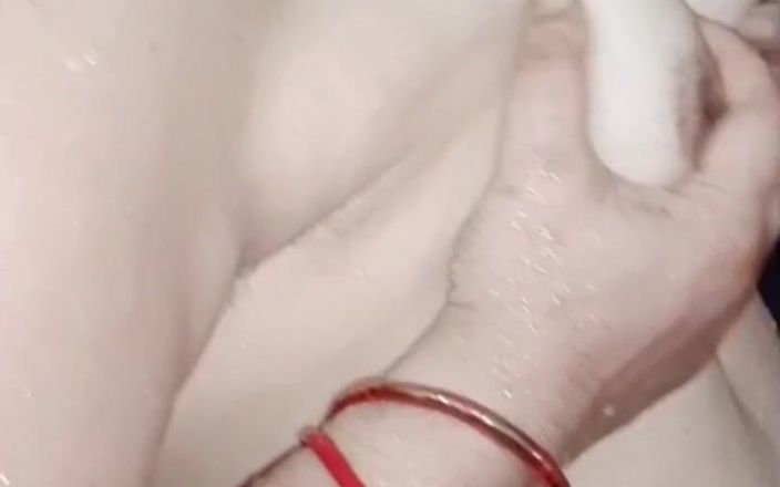 Deshi cat: Sexy india bhabi show de coño