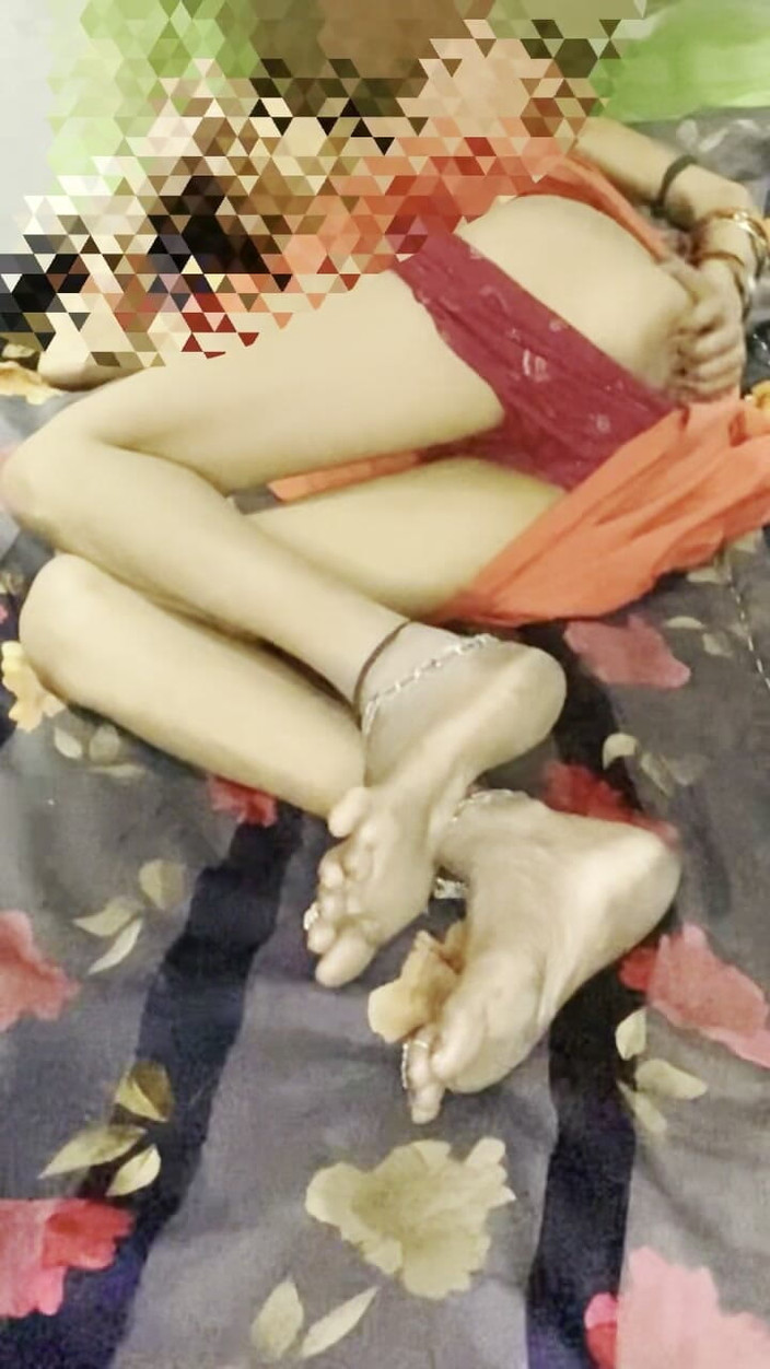 Madhya Sangeeta: Bharat Bhabhi 与家庭仆人发生性关系