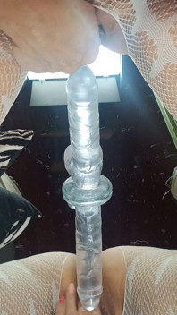 Pelirroja milf se folla con un consolador en el espejo, enormes chorros y orgasmo real