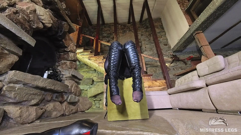 Mistress Legs: Nylon Facesitting Heaven Wielokątny nylonowy tyłek Dominacja i kult - część 1