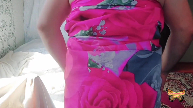 Kitty_Cross: हॉट सुनहरे बालों वाली खूबसूरत विशालकाय चोदने लायक मम्मी युवा कॉलेज बॉय बीस साल के बीच में हॉट महिला की तरह दिखती है चिकनी