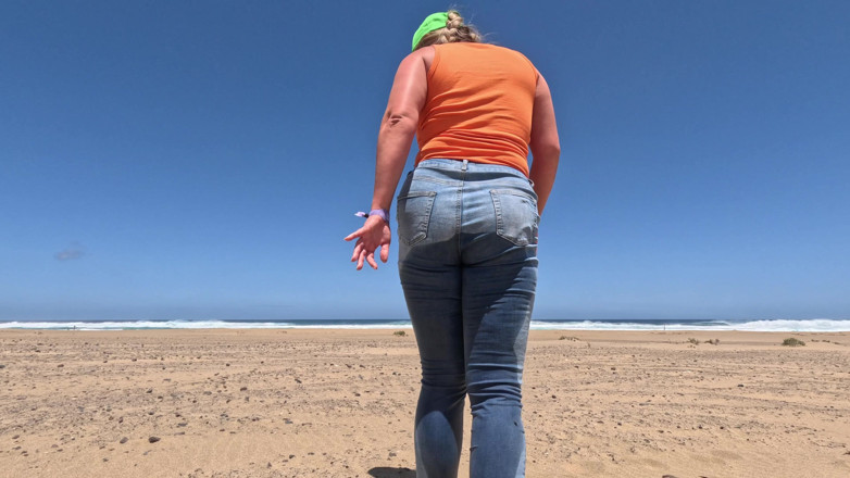 Emma Voyeur: Beach Jeans Wetting - Another Sandy Soaking
