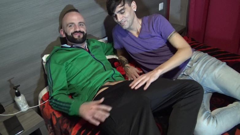 Gaybareback: Twink fucked bareback by sexy stud