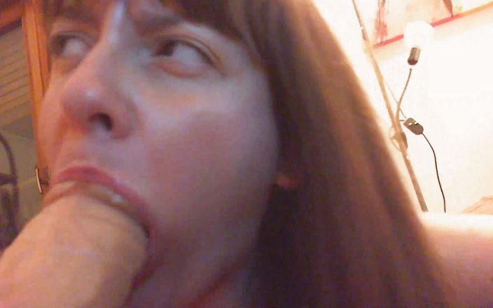 Nicoletta Fetish: Big dildo all in my mouth and squirting