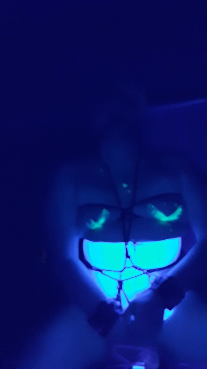 Roxxie rae page: Black Light आत्म बंधन