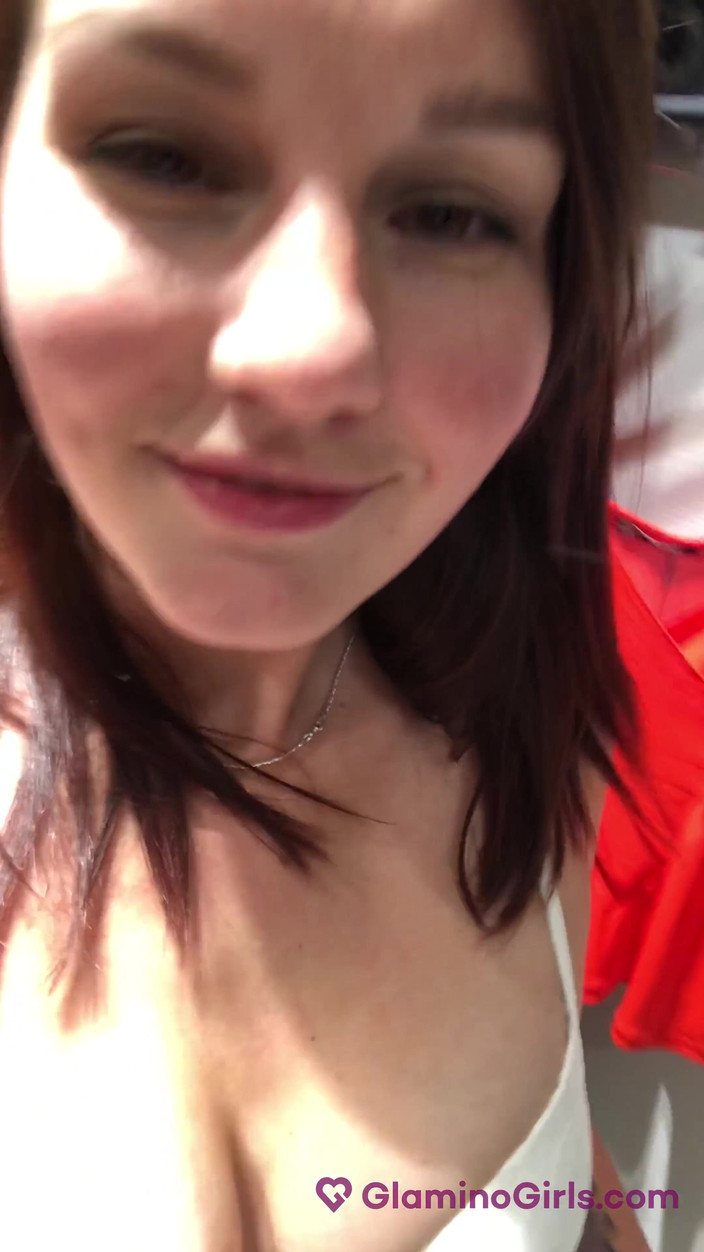 Glamino Girls: 글라미노 걸스 23 - 1부 섹시한 엘레나가 속옷을 빨고 있다