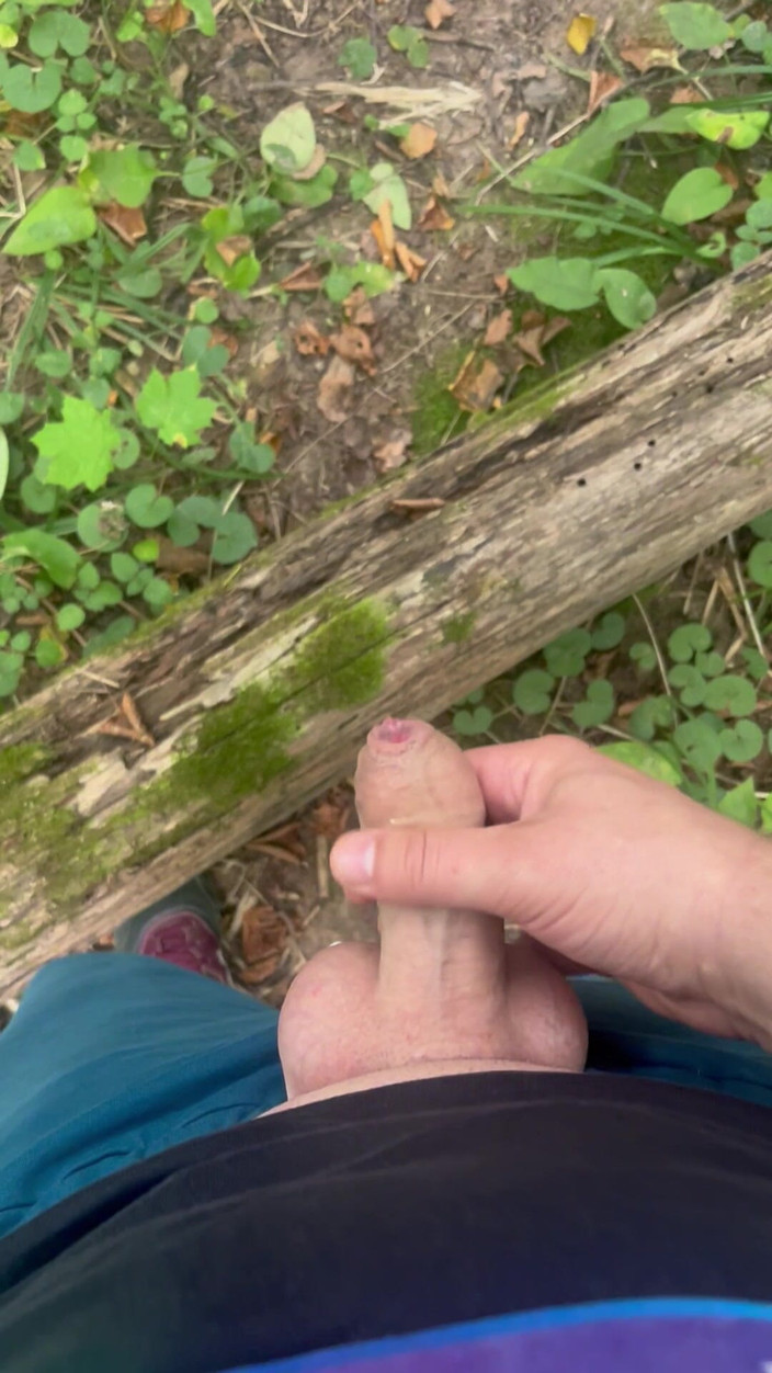 Young cum: जंगल में टहलने पर समाप्त हुआ