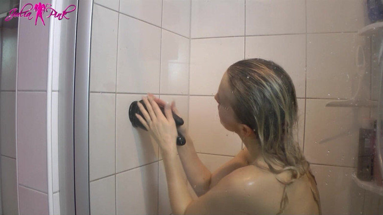 JuliaPink: Erotic Shower Games and Sexy Double-dildo Games