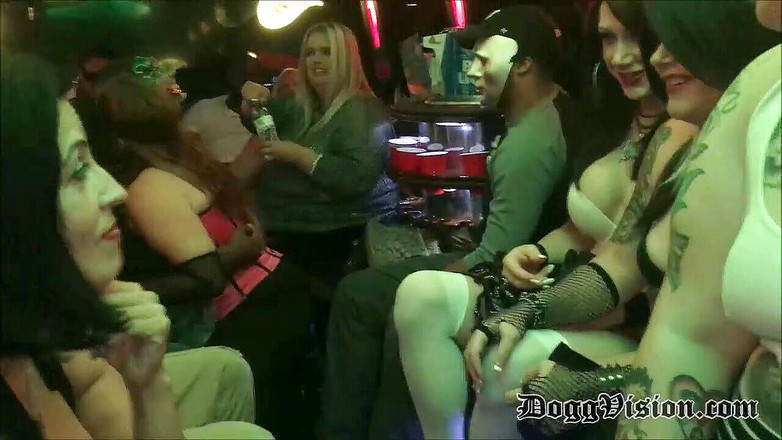 DoggVision: Follia estrema del party in autobus 2017