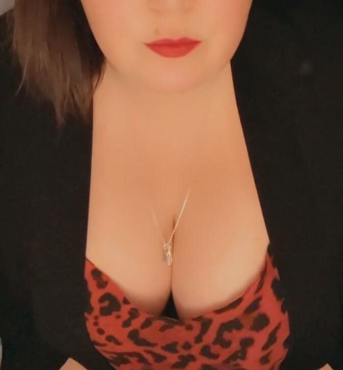 KiinkyGiirl: 戴着红色口红的口交要好得多