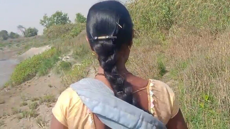 RadhaDevi: Відео про секс на відкритому повітрі з сільською дружиною