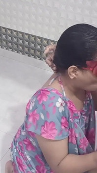 Desi Bhabhi Ka Secret Bathroom Mms - Blowjob & Hard Doggy Chudai Hindi Audio