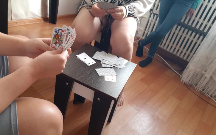 Lesbian-illusion: Я проиграла в Cards и моей подруге.- Лесбийская иллюзия