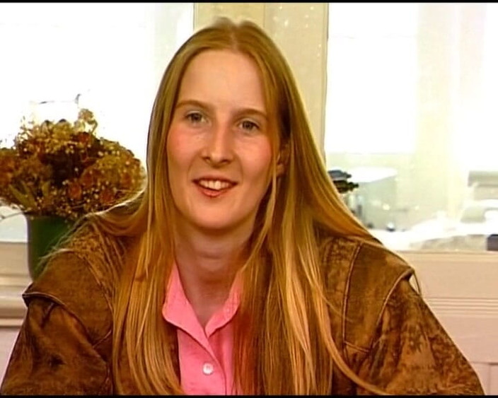 Deutsche XXX Filme: Její německý přítel jí vylízal kundičku pod stolem