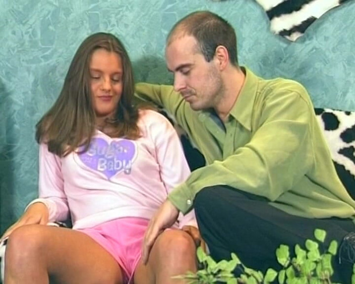 Deutscher hardcore: Mooie Duitse slet eet sperma na hete neukpartij