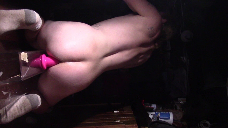 Throbby Ginger: Cavalcando un toy rosa