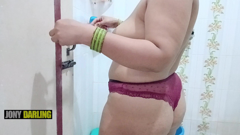 Jony Darling: Видео с тетушкой дези в ванной, часть 2