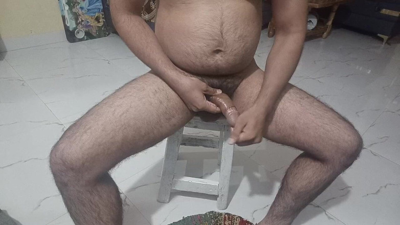 LovedSunsine1990: Jag tog av mig alla kläder och masserade mina saker...