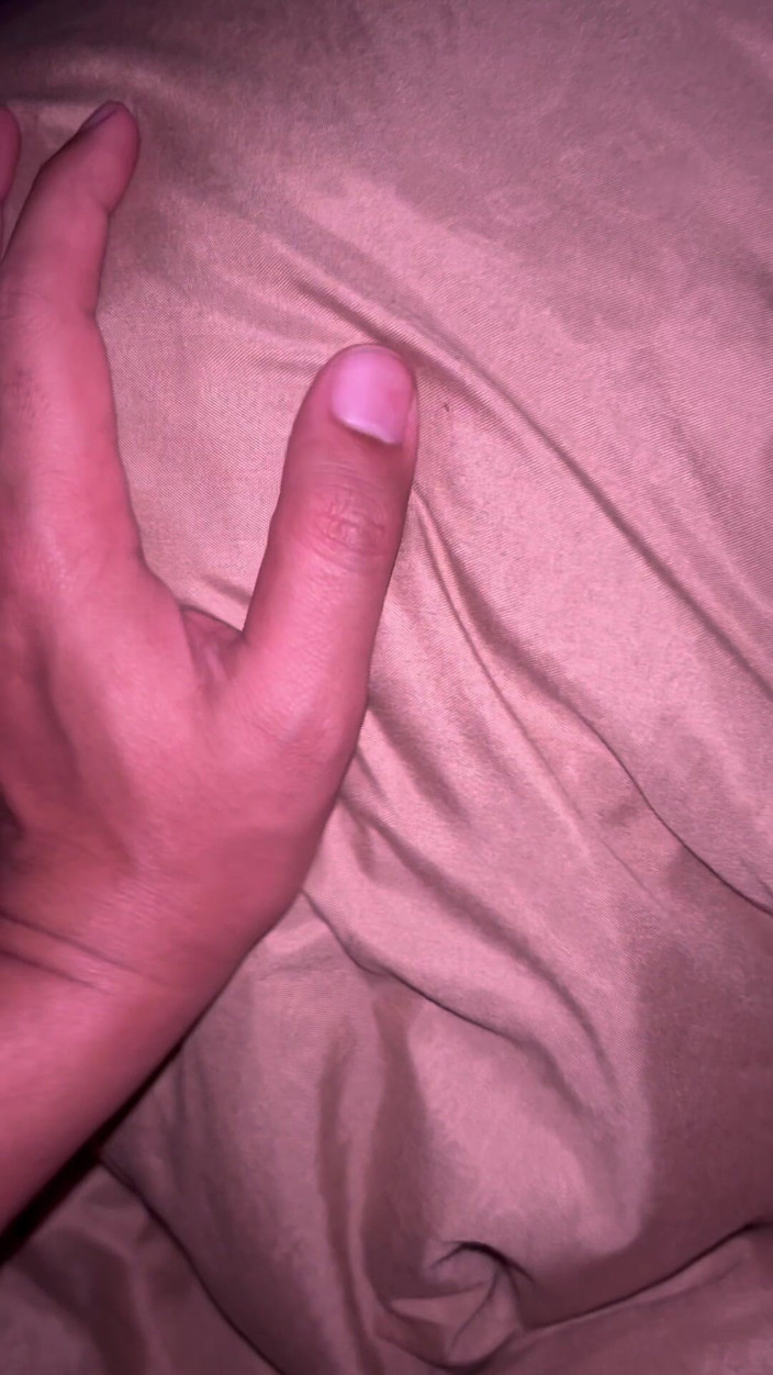 Sexy Zoya: 我婴儿背部的按摩疗法。当我看到我非常想操她时，她的背部太好了