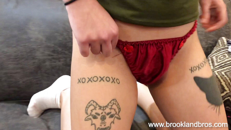 Brookland Brothers: Gadis remaja nakal lagi pamer celana dalam barunya!