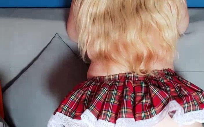 Whitekitten: Zlobivá baculatá holka tě škádlí