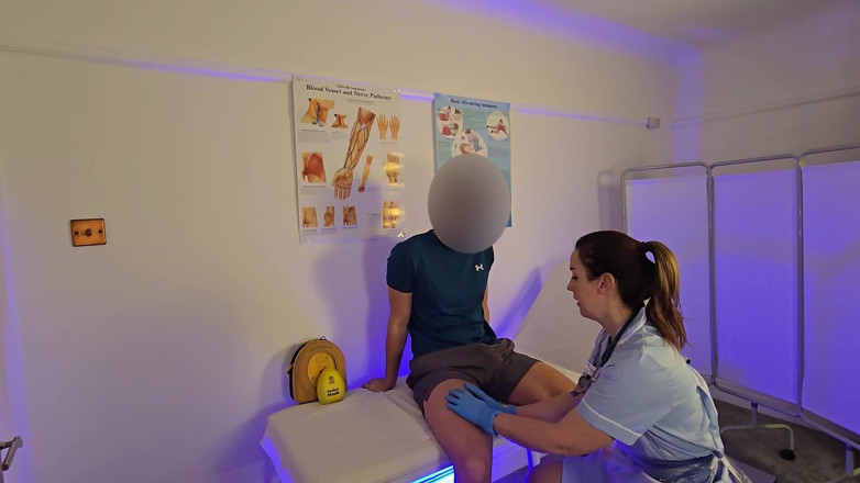 Mr LDN Lad: L'infermiera Britannica Mi Spompina in Clinica!
