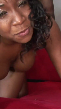 La formosa bbw tiffany Staxxx si diverte con i giocattoli e il cazzo nero con la pelle ebano