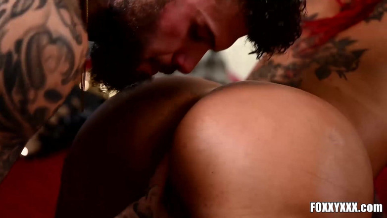 TransErotica: Transerotica: la trans rossa foxxy scopa analmente con un atleta...