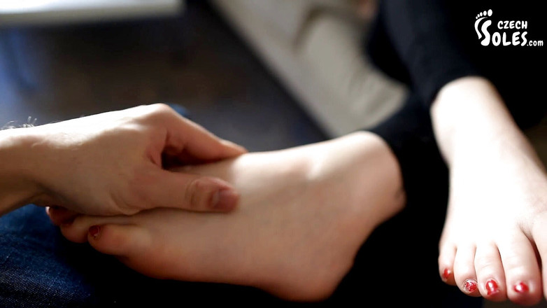 Czech Soles - foot fetish content: Nackte füße in turnschuhen nach dem training