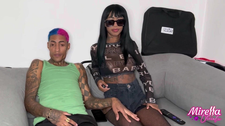 Mirellaoficialx: Můj přítel se nezmění, pokaždé, když mě přijde navštívit, jsou...