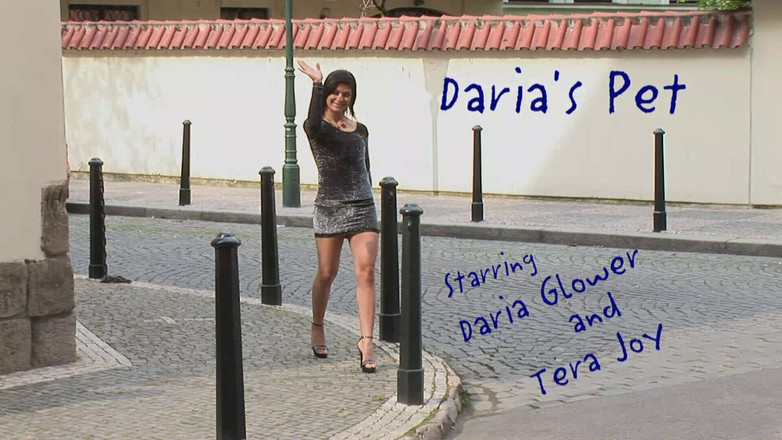 Alfacontent World: ダリア・グローワーは彼女のセクシーな奴隷と遊ぶようになる