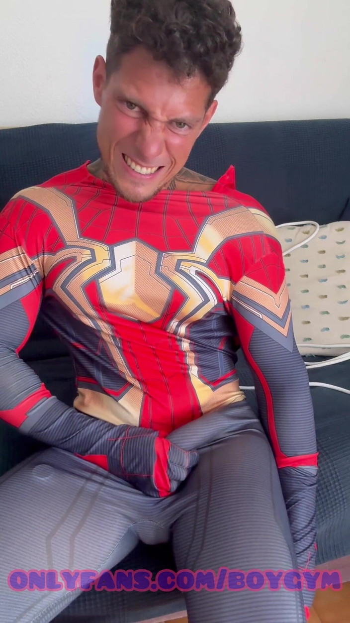 BoyGym: हंक स्पाइडरमैन अपने मोटे के साथ खेल रहा है