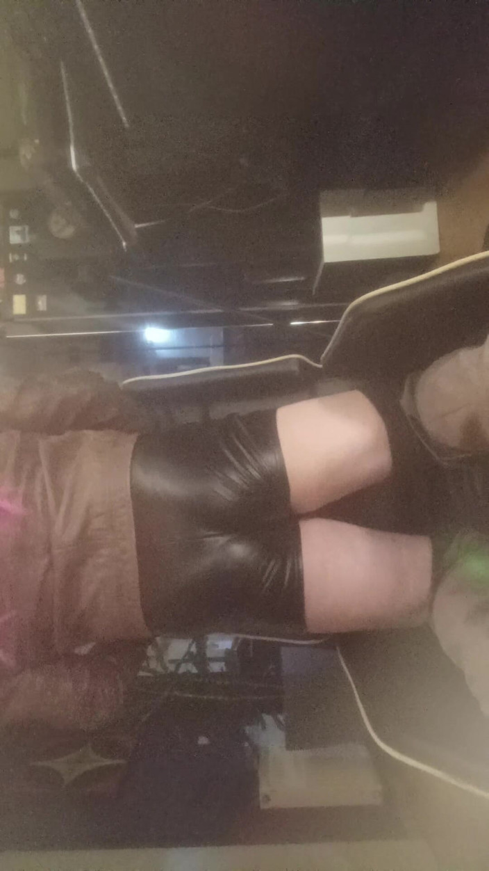 JujuTV: Sissy Tranny CD Shemale ukazuje její nadrženou šukací díru