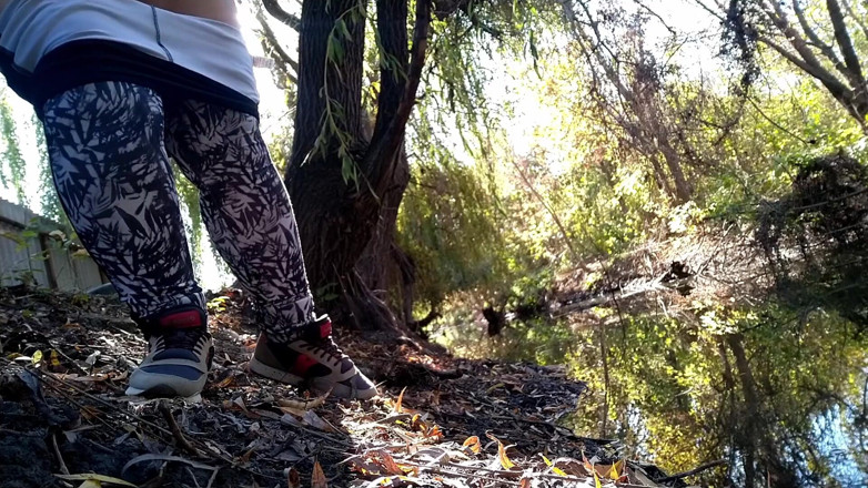 Elena: BBW in leggings pissing by the lake in a park