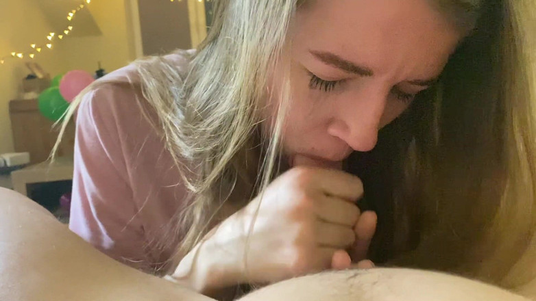 Addy Broke: 彼女は涙を流すまでずぶ濡れです