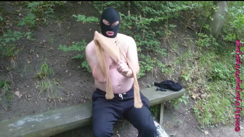 Carmen_Nylonjunge: Nylon e máscara na montanha do teleférico